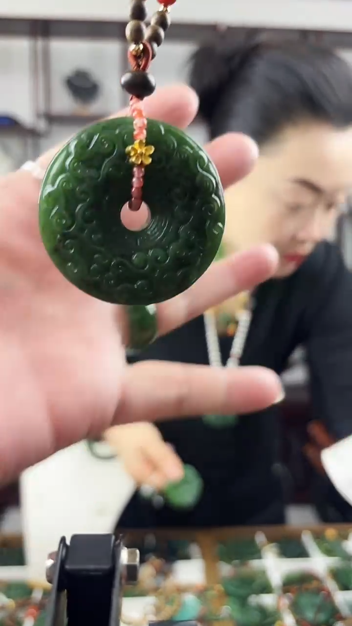 颈饰未镶嵌和田玉扣