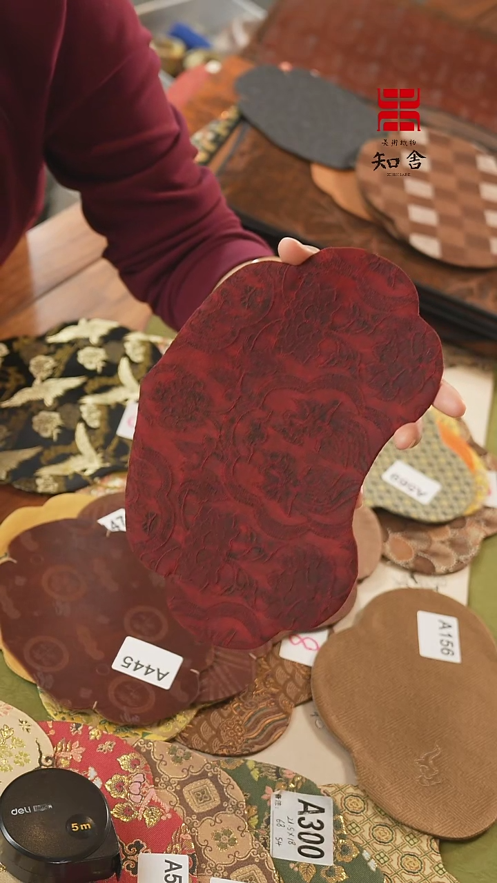 【闪购商品】织绣壶承··········