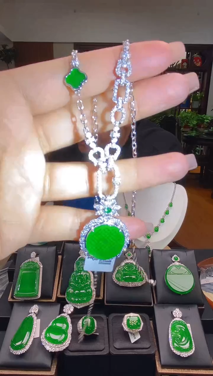 【闪购商品】翡翠吊坠(不含链)未镶嵌翡翠吊坠