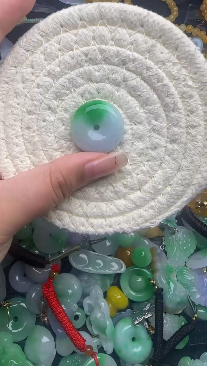 翡翠未镶嵌颈饰天然缅甸翡翠吊坠