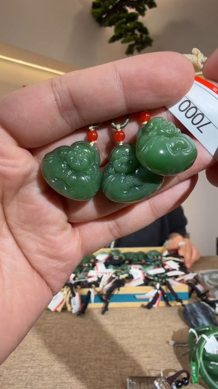 颈饰未镶嵌和田玉多样性发货发其中一件