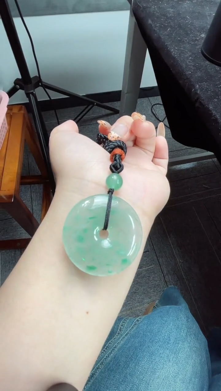 吊坠(赠链)未镶嵌石英质玉（非洲翠）9.520平安扣