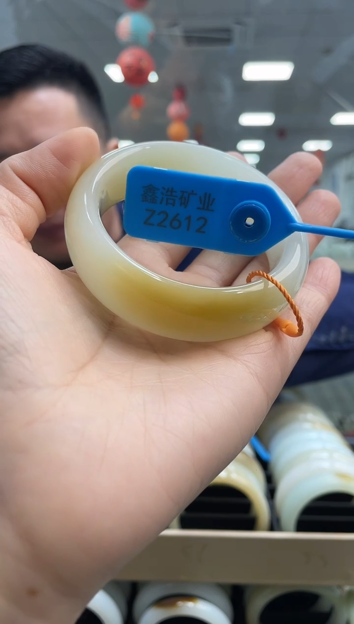 未镶嵌手镯和田玉手镯 Z2612 圈口54+