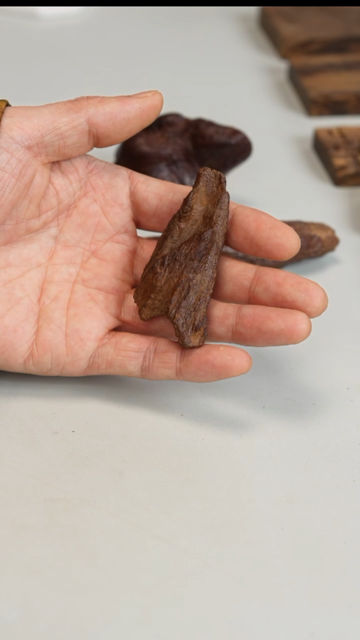 沉香沉香碎屑富森红土沉水15.1g