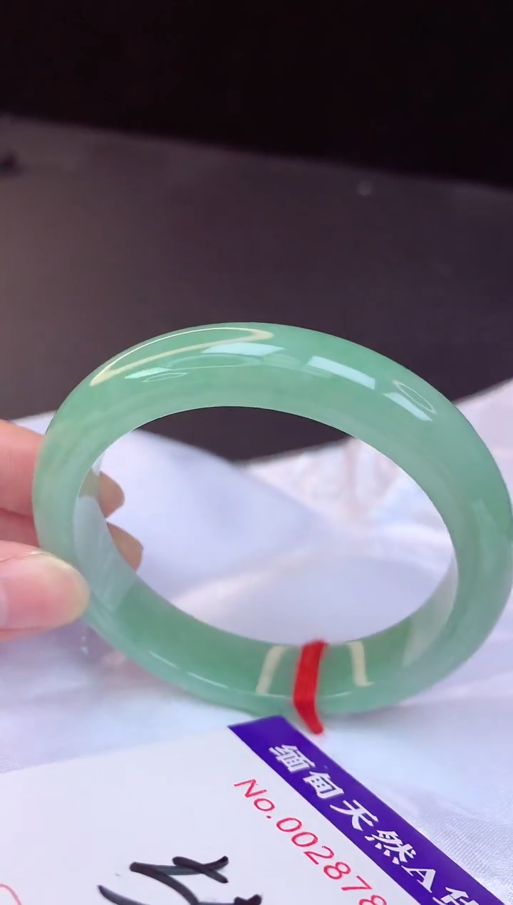 【闪购商品】翡翠手镯未镶嵌55+             