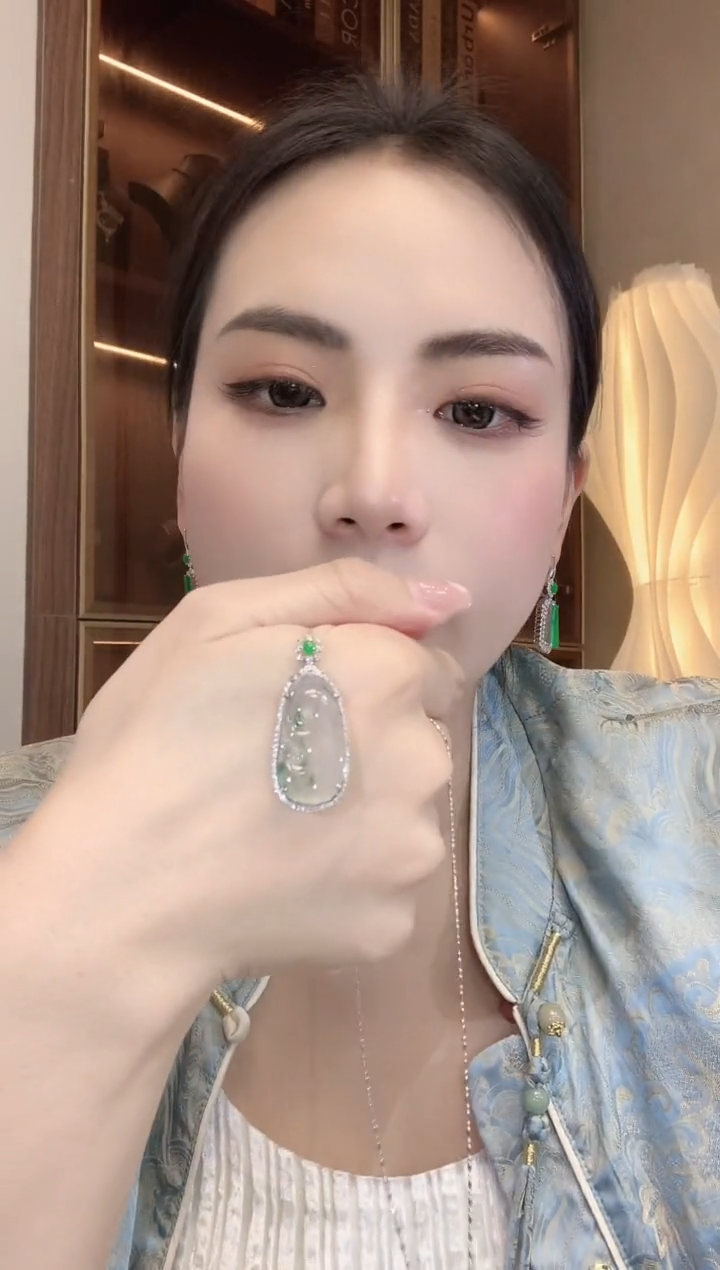 【闪购商品】翡翠吊坠(不含链)18K金镶嵌C23