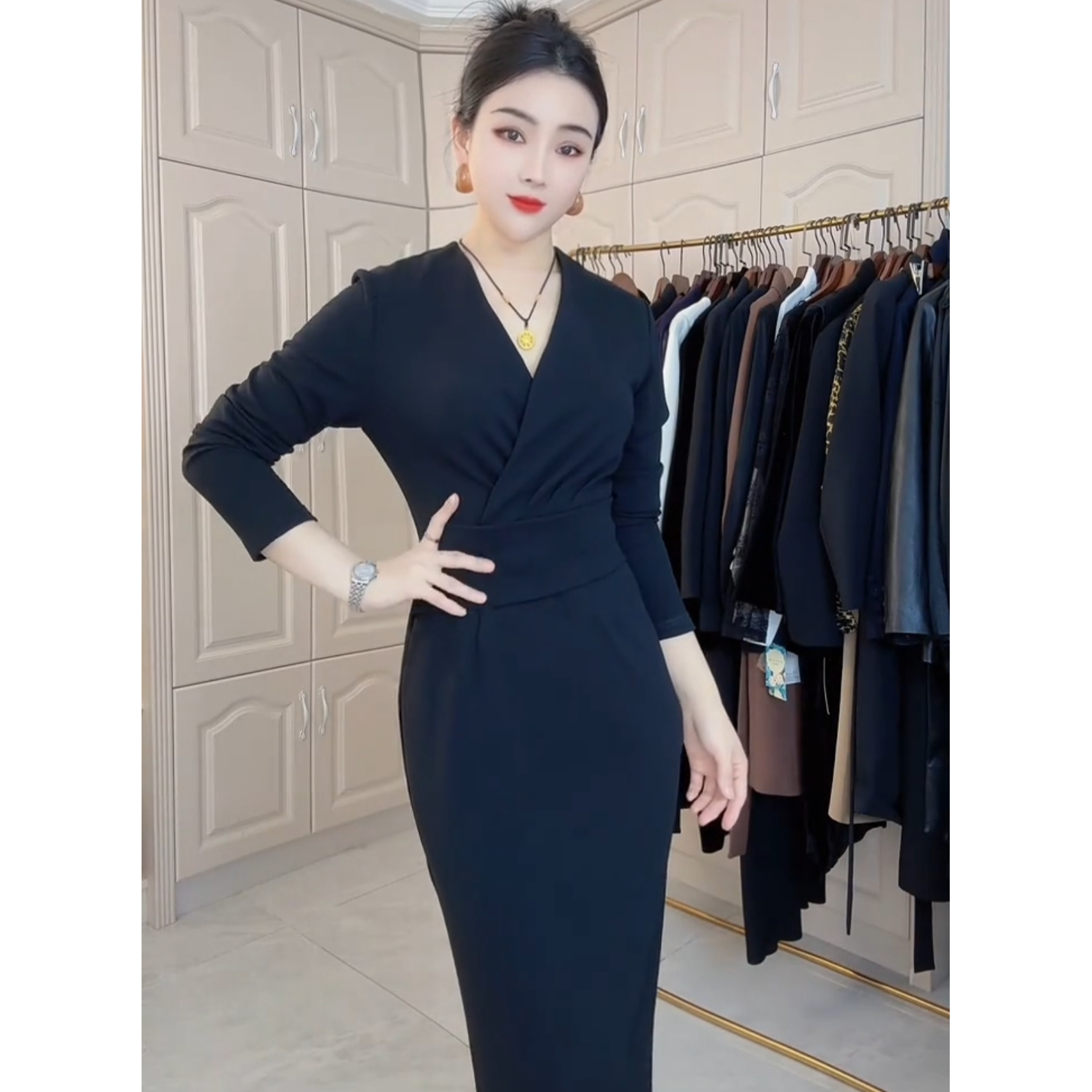 【甜甜专属】优雅修身显瘦连衣裙减龄V领高腰线打底包臀裙子女24102