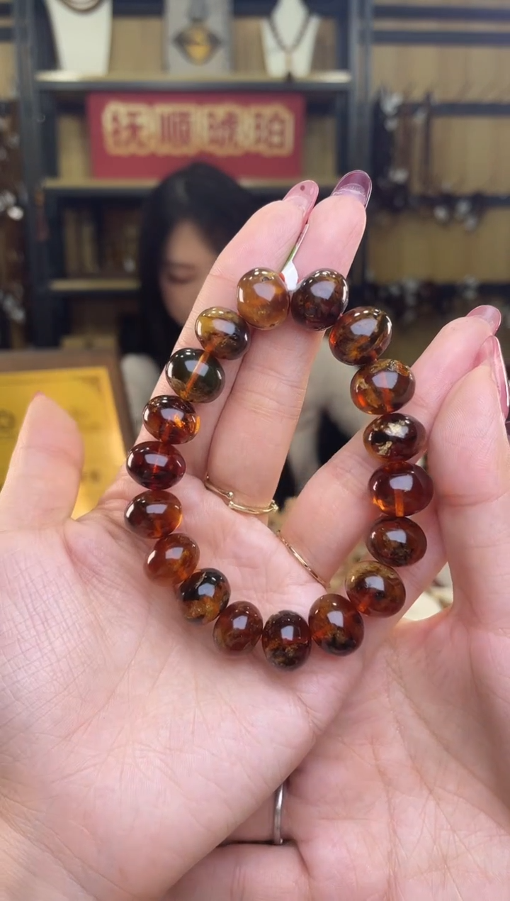 【闪购商品】琥珀裸石未镶嵌13+血蜡妖花手串