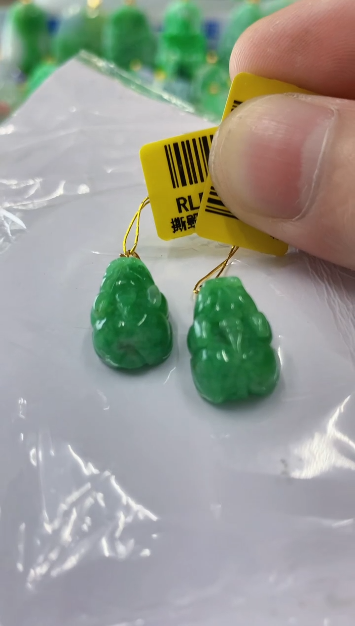 翡翠18K金镶嵌颈饰多样性发货其中一件