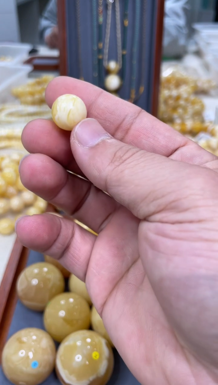 【闪购商品】琥珀颈饰未镶嵌原矿俄料蜜蜡圆珠