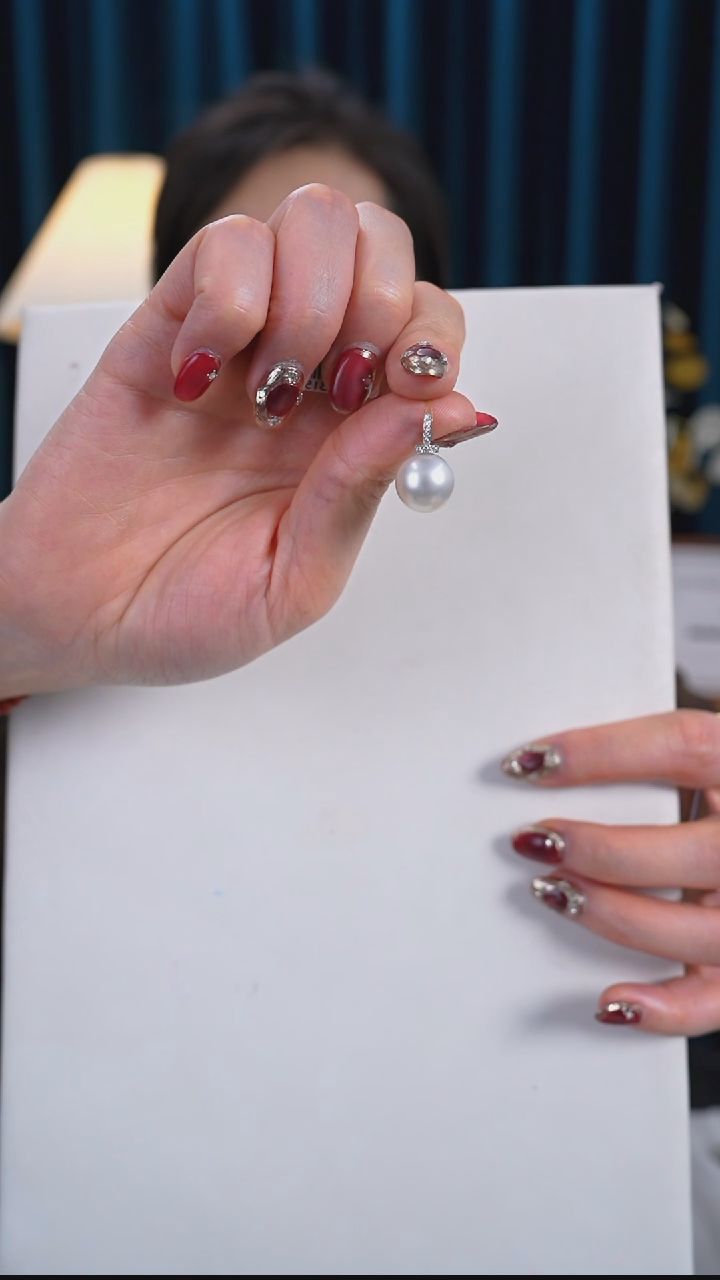 【闪购商品】海水珍珠颈饰18K金镶嵌12-13mm 澳白吊坠