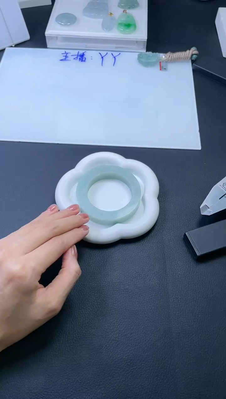 【闪购商品】定制翡翠手镯未镶嵌手镯