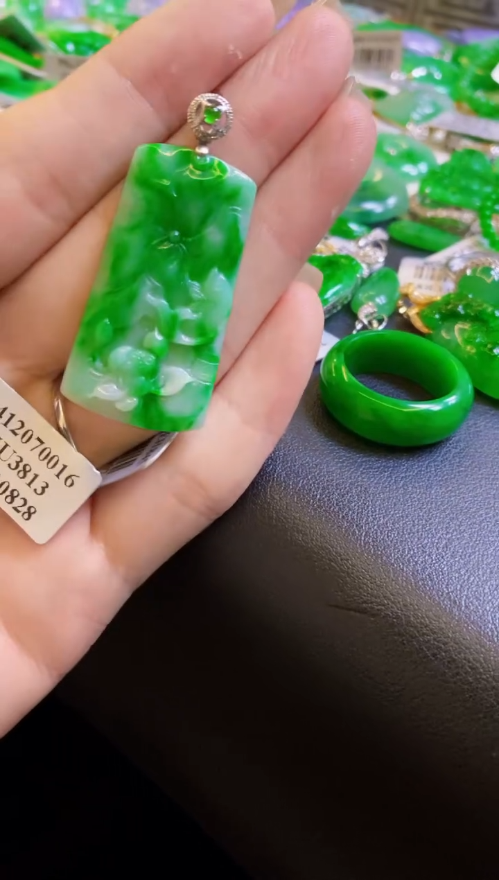 【闪购商品】定制翡翠18K金镶嵌荷叶