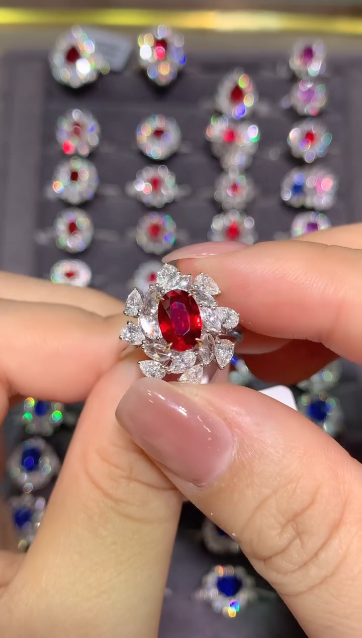 18K金镶嵌戒指红宝石2.02CT
