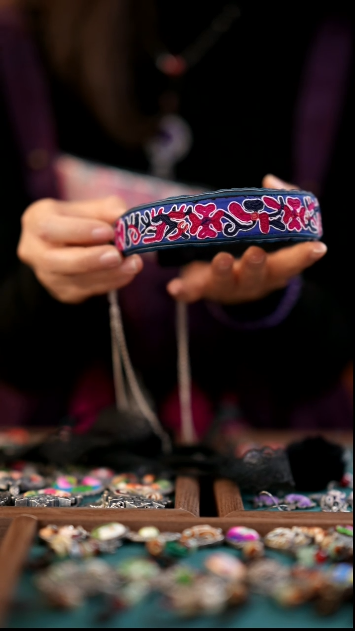 刺绣私人定制苗族手工发箍D765