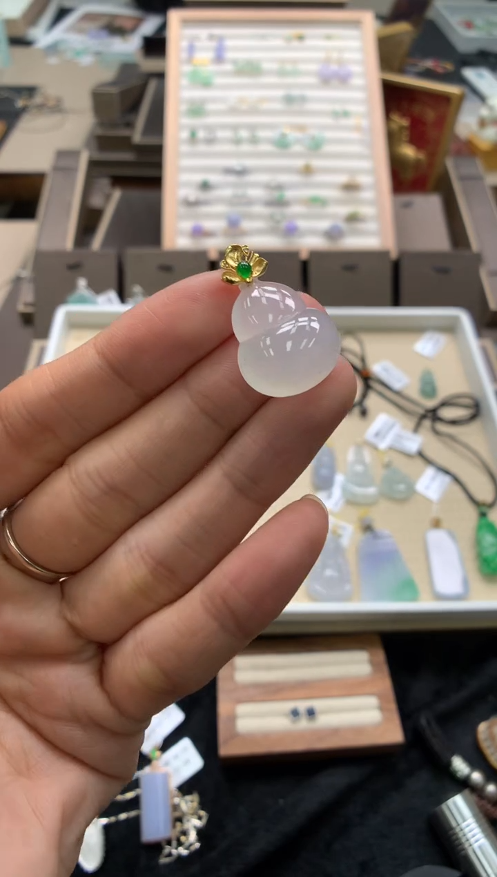 颈饰18K金镶嵌翡翠葫芦