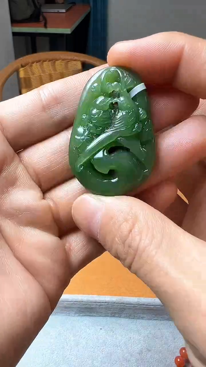 和田玉未镶嵌颈饰吊坠