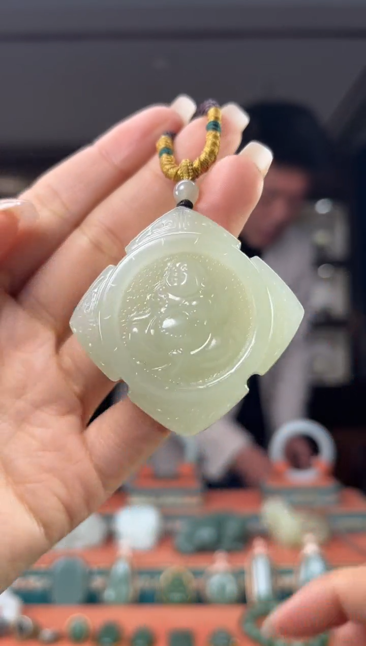 颈饰未镶嵌和田玉佩佩