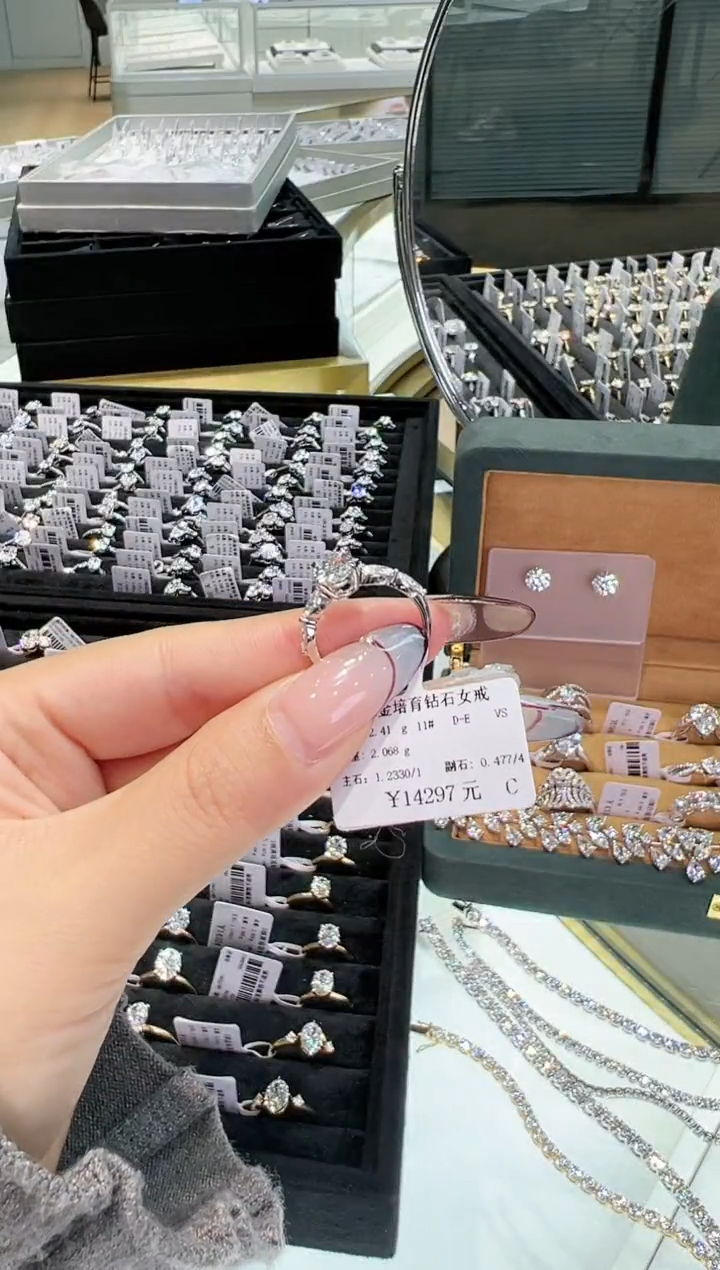 【闪购商品】实验室培育钻石18K金镶嵌戒指戒指