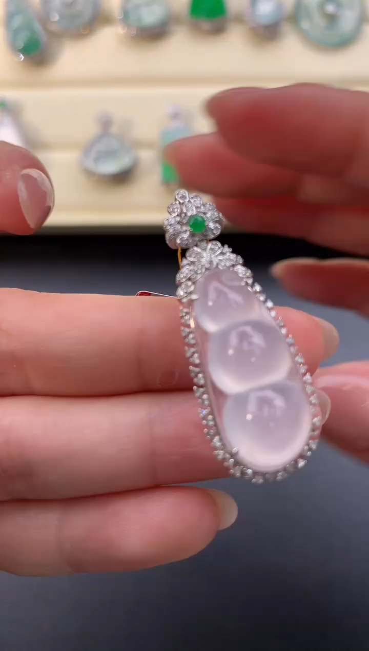 【闪购商品】翡翠颈饰18K金镶嵌D515     