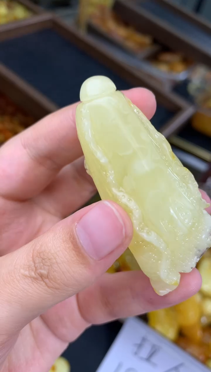 蜜蜡未镶嵌珠宝奇石94