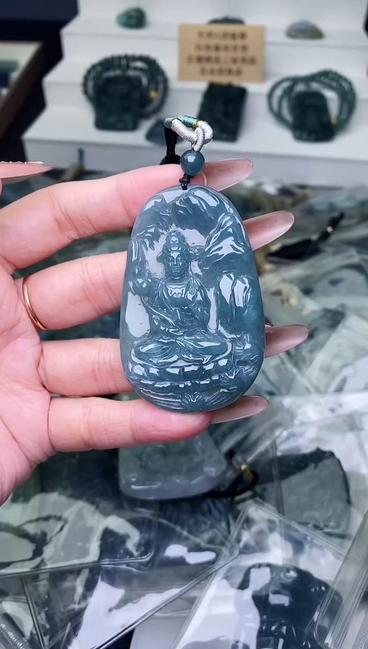 颈饰未镶嵌翡翠 