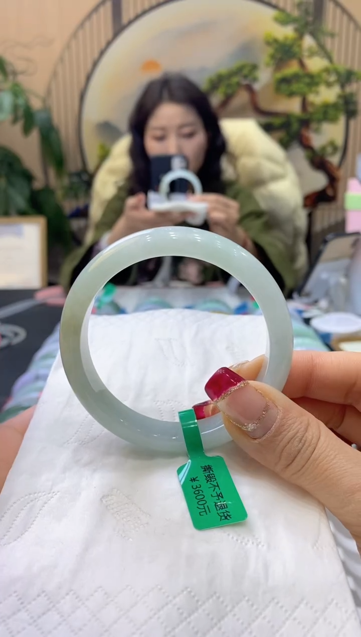【闪购商品】翡翠手镯未镶嵌99904585