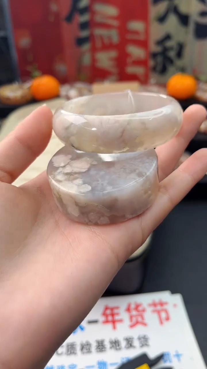 【闪购商品】石英质玉手镯未镶嵌赠送镯心（52圈口）