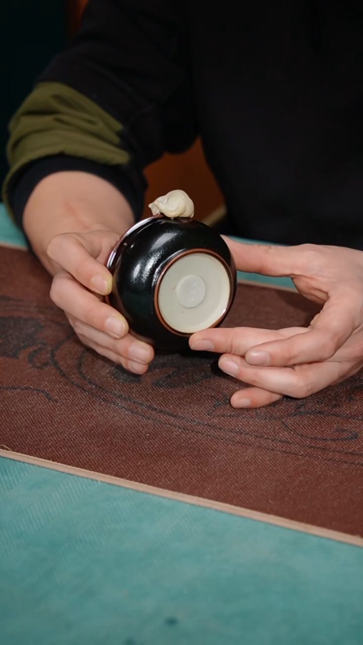 【闪购商品】29-5+5故宫猫杯（乌金釉）