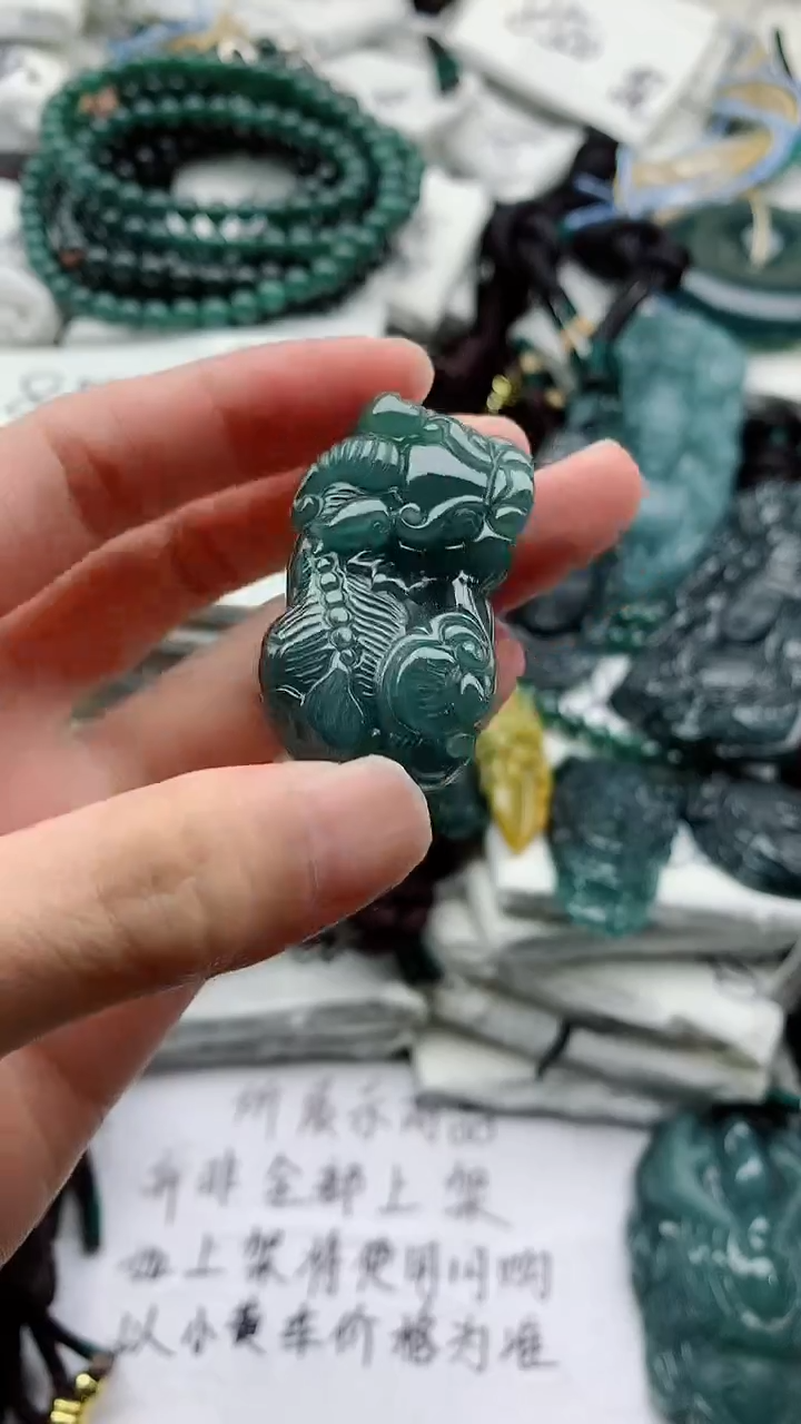 翡翠未镶嵌颈饰8888888