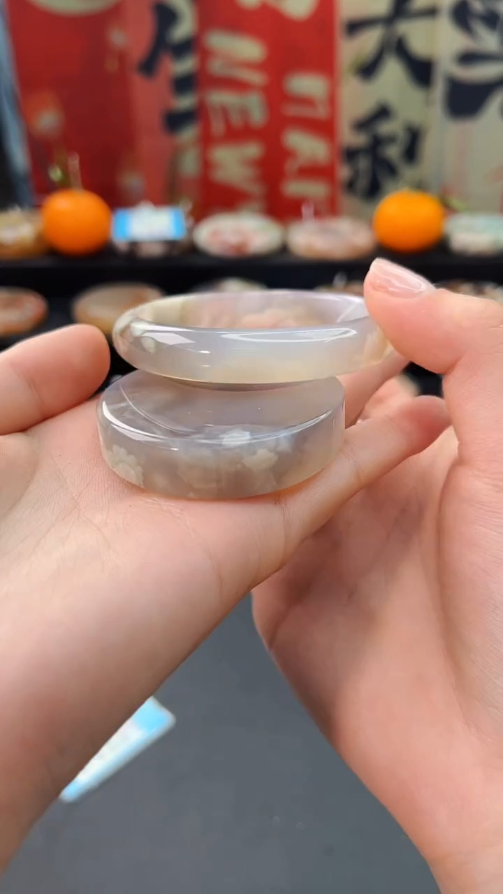 【闪购商品】石英质玉手镯未镶嵌赠送镯心（52圈口）