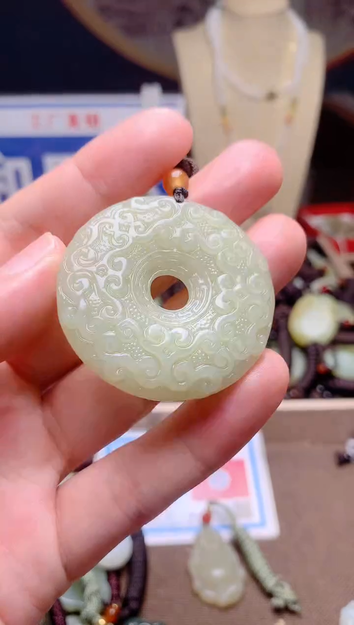 和田玉未镶嵌颈饰1