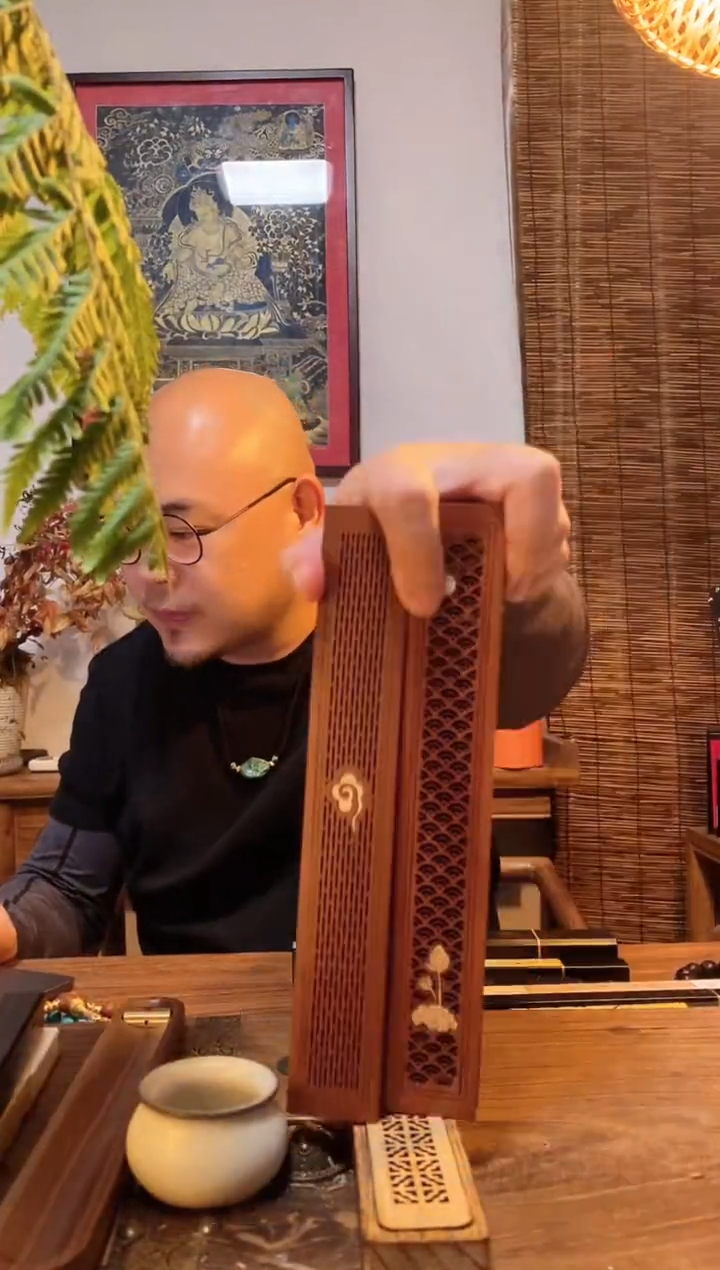 马赛克顺*。香盒鸡翅目