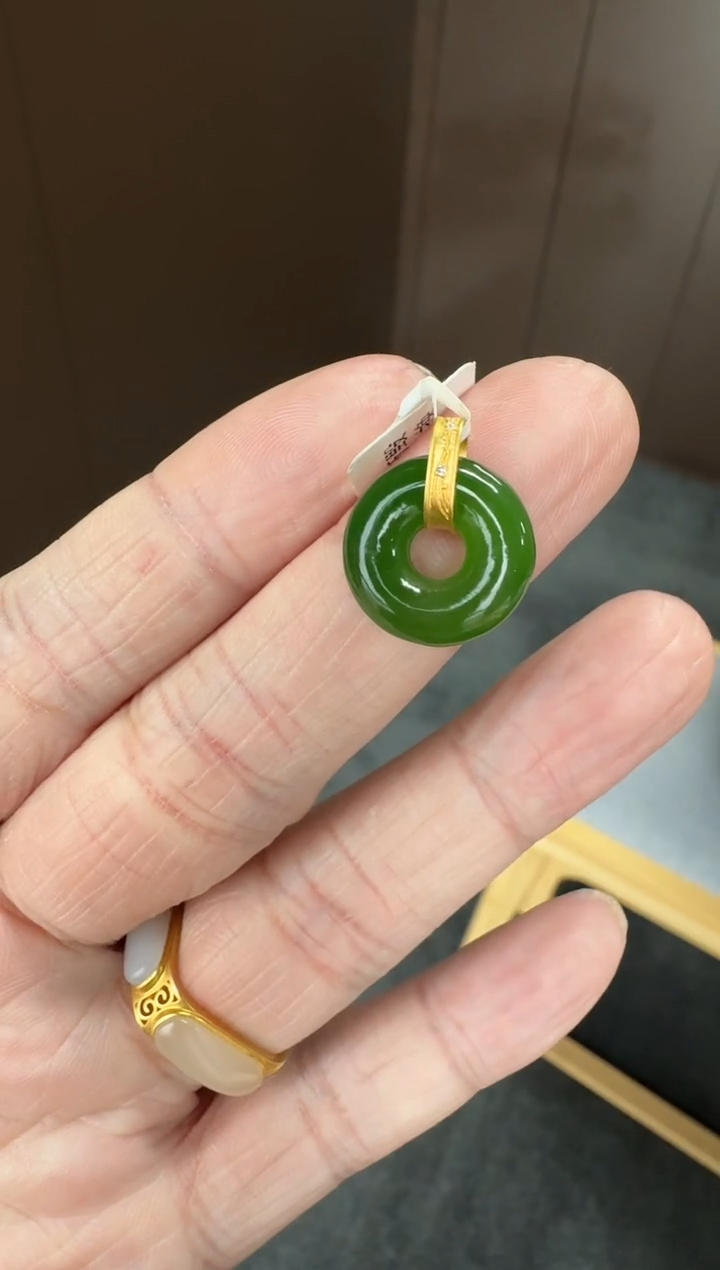 【闪购商品】和田玉吊坠(不含链)18K金镶嵌碧玉甜甜圈多样性发其一