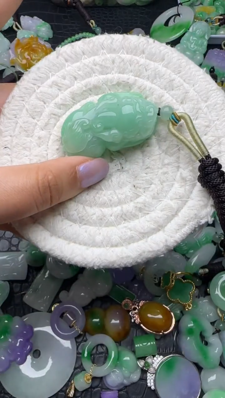 颈饰未镶嵌翡翠缅甸翡翠吊坠