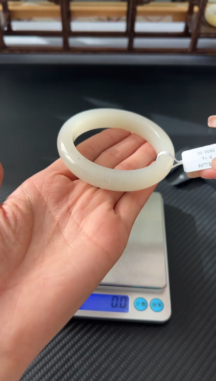 未镶嵌手镯和田玉黑山微色差58m