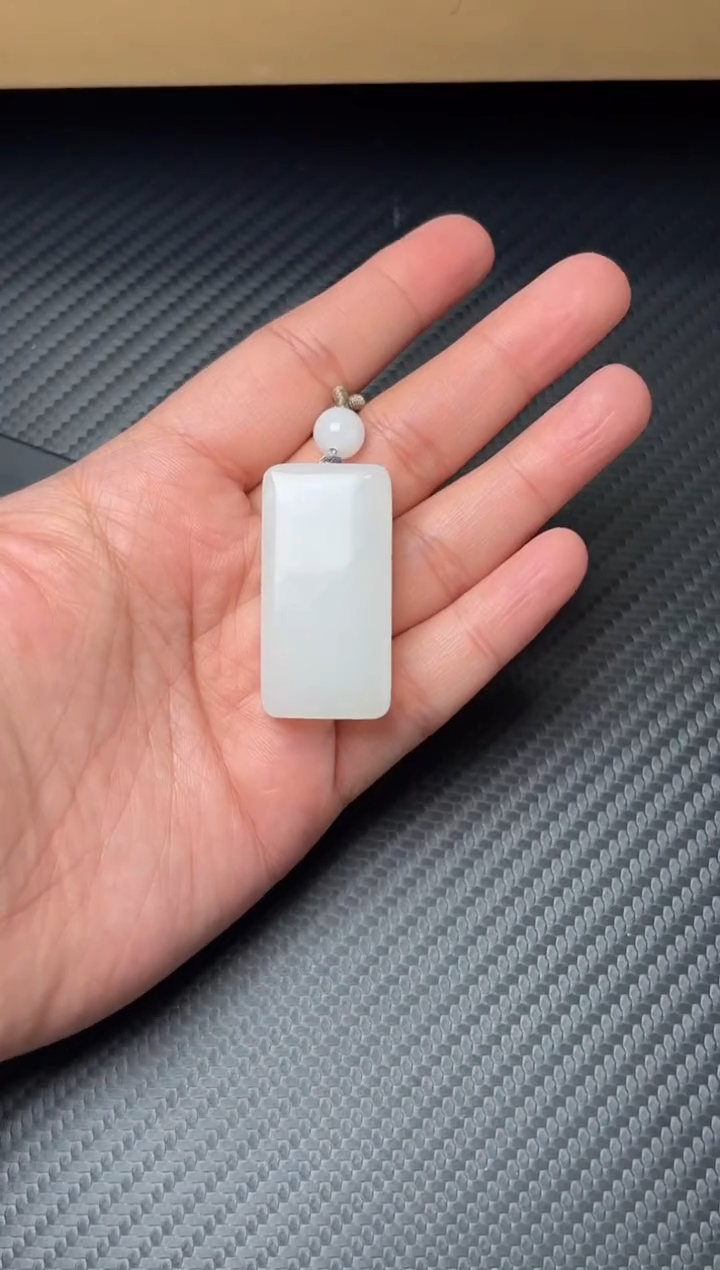 吊坠(赠链)未镶嵌和田玉和田黑山微色差吊坠s