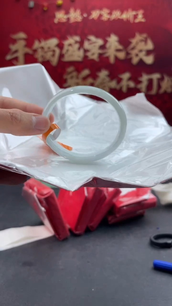 【闪购商品】翡翠手镯未镶嵌38翡翠手镯（微瑕）