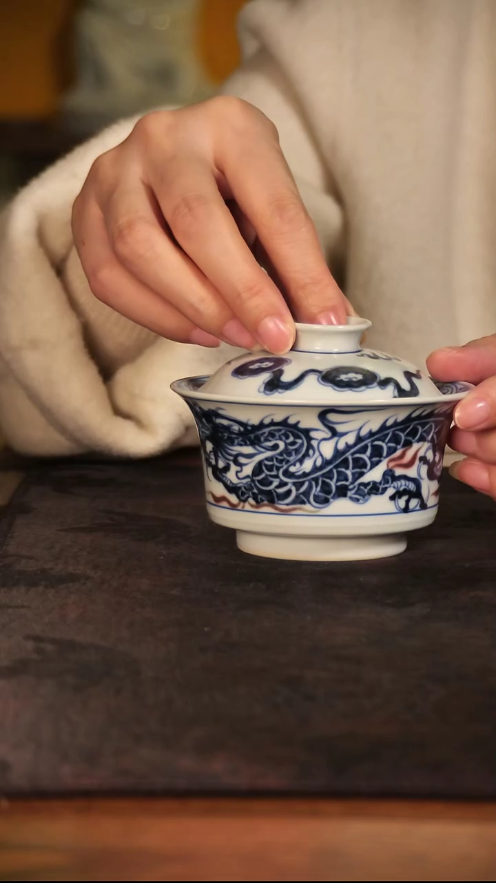 唐语青花龙纹盖碗