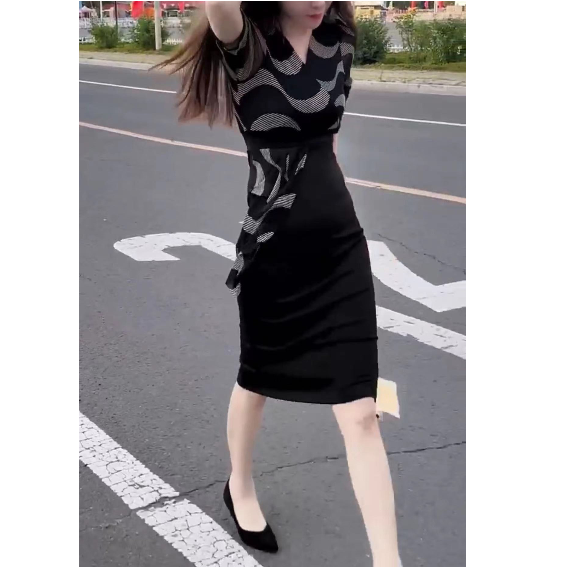 2025夏季新款洋气设计感时尚气质显瘦黑色不规则复古洋气衣服女