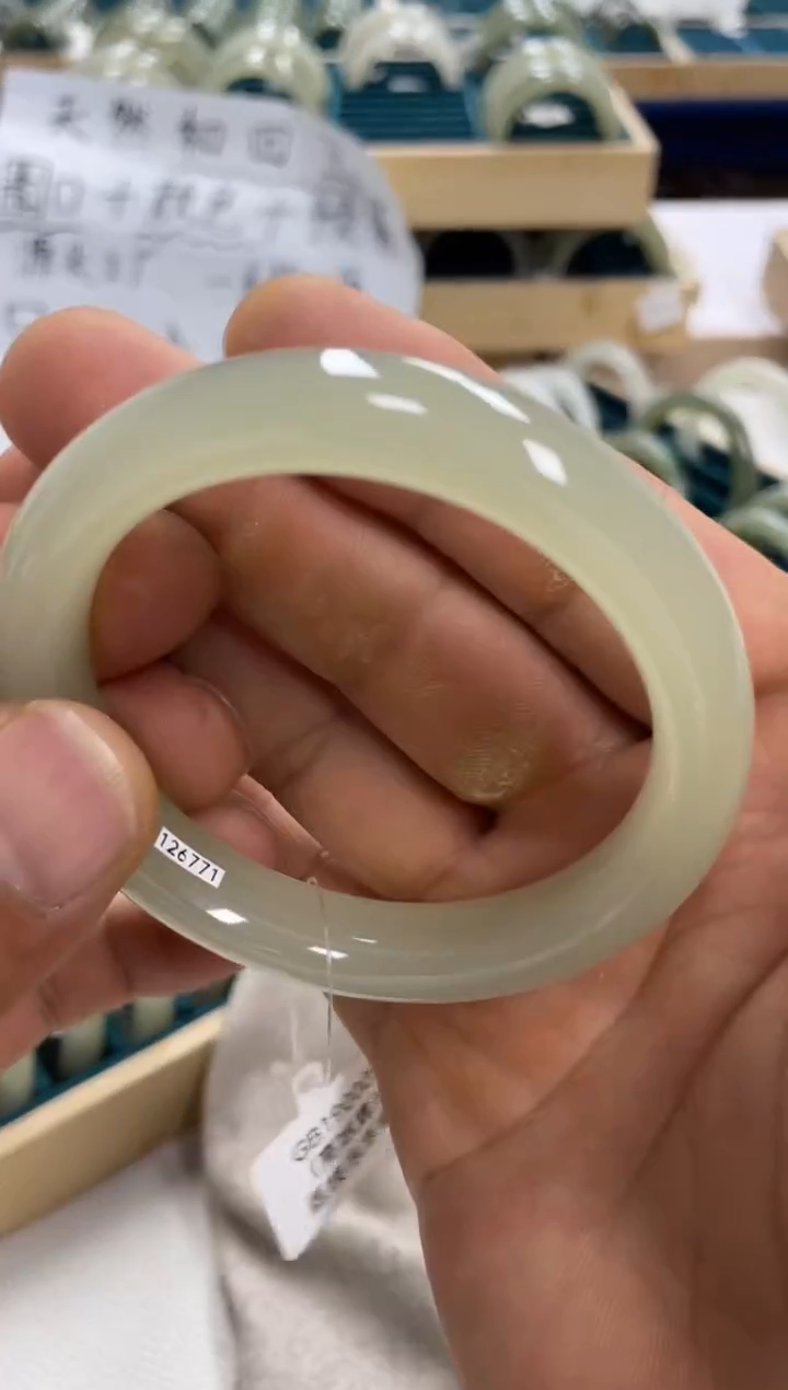 未镶嵌手镯和田玉王****?和田玉手镯190005