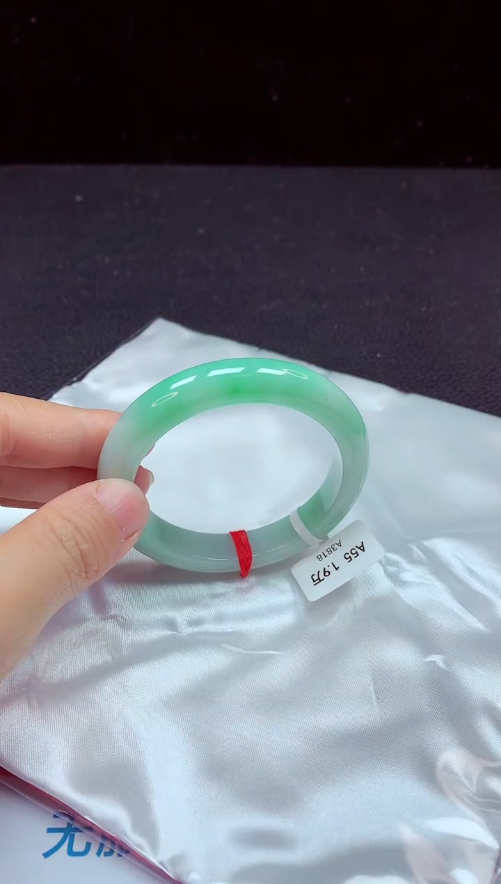 【闪购商品】翡翠手镯未镶嵌镯子54+