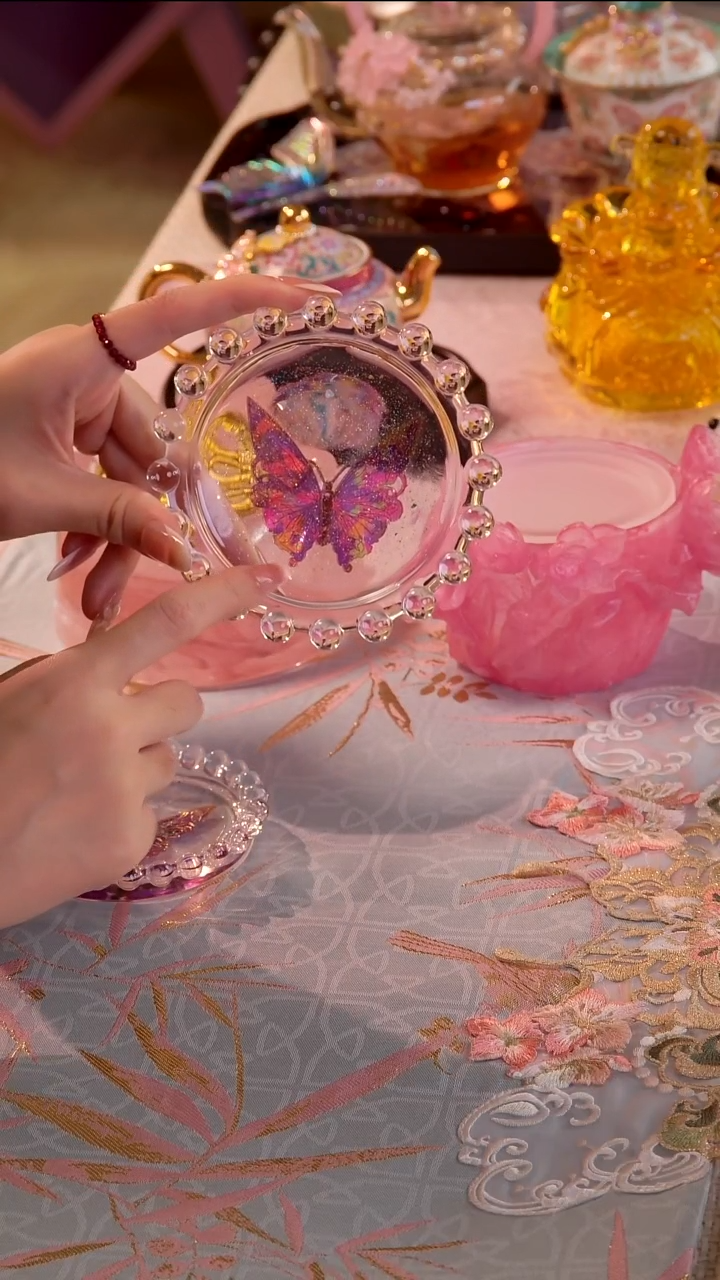  蝴蝶杯垫紫色 小号 如图