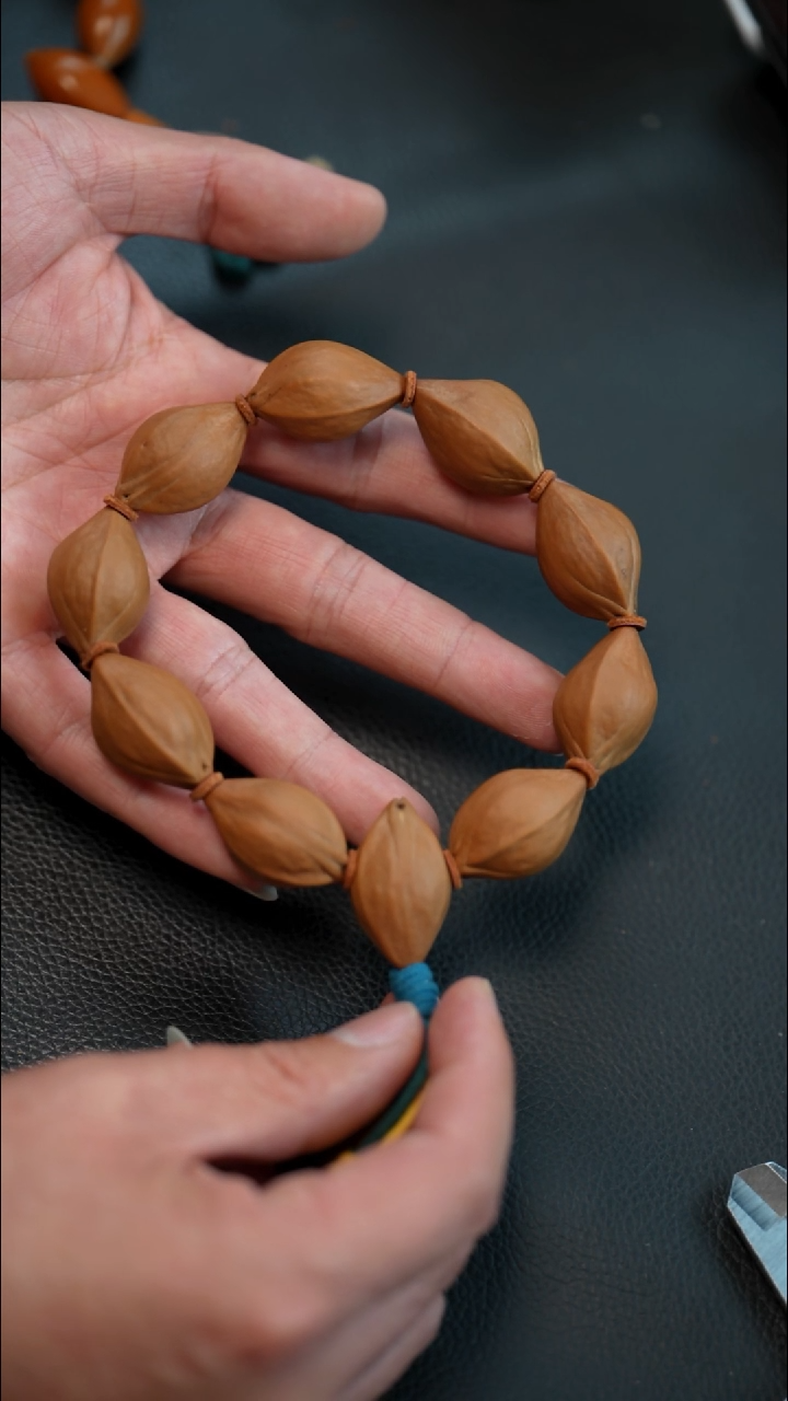 手串/手链橄榄核原皮三面佛  三通版 