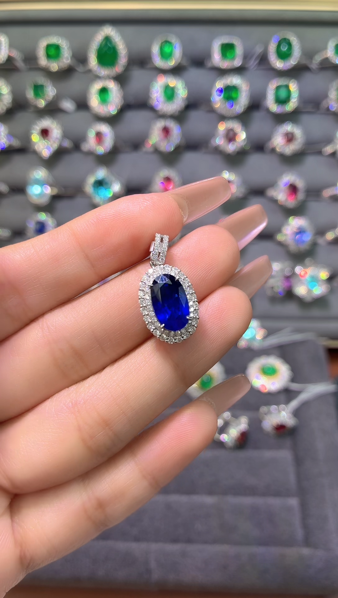 吊坠蓝宝石18K金镶嵌-3.1ct