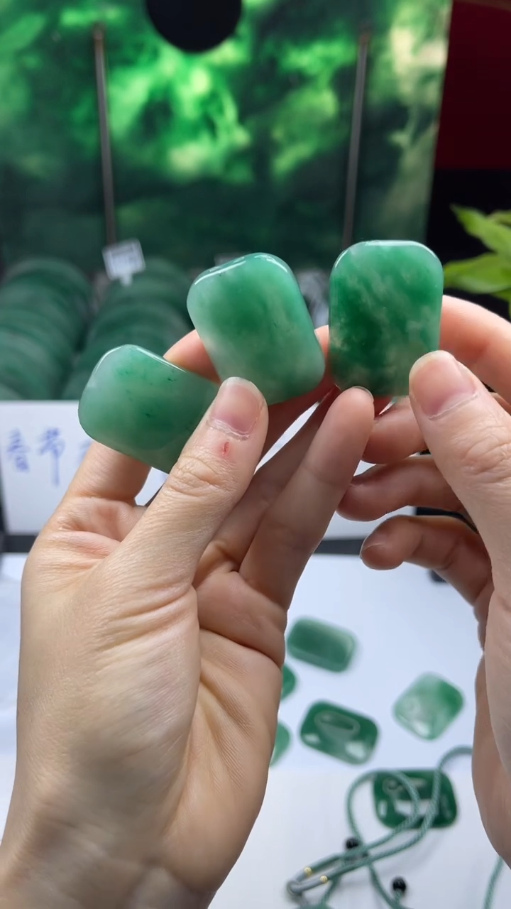 【闪购商品】石英质玉颈饰未镶嵌天然非洲翠无事牌多样性发一件