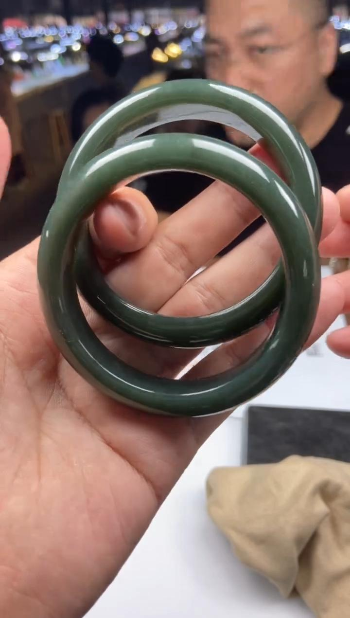 天然和田玉手镯（多样性发其一）（圈口52-60）226FS0213