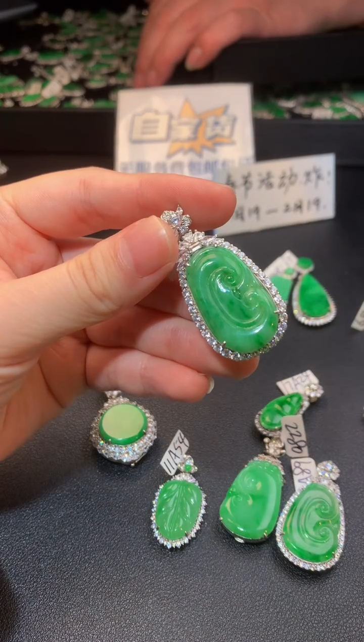 【闪购商品】翡翠颈饰银S925镶嵌翡翠1