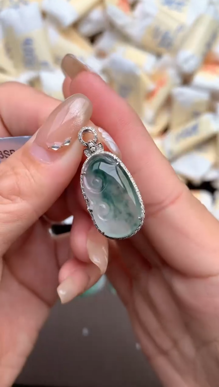 【闪购商品】翡翠挂件18K金镶嵌—