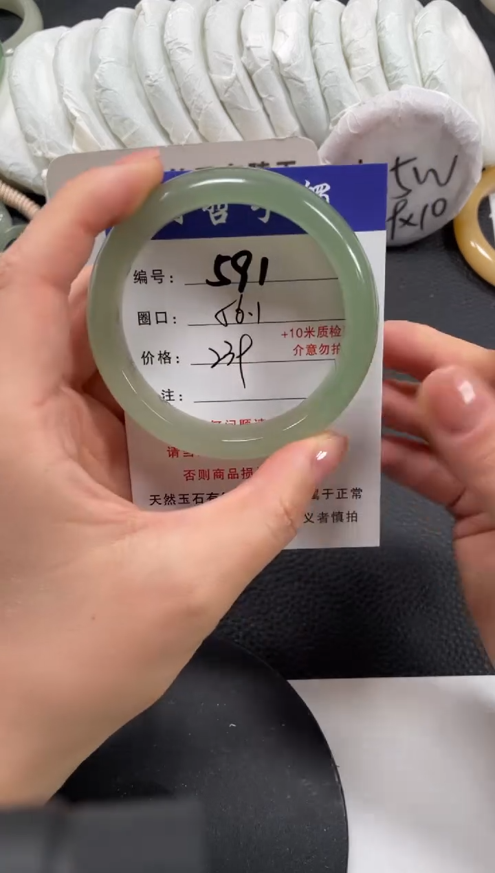 【闪购商品】石英质玉手镯未镶嵌56
